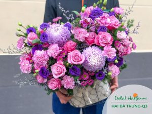 Giỏ hoa chúc mừng ngày 8/3 - Shop hoa tươi Quận 3 Dalat Hasfarm