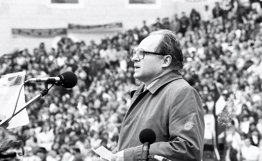 Jānis Stradiņš. Uzruna Tautas manifestācijā 1988. gada 6. oktobrī Mežaparkā.