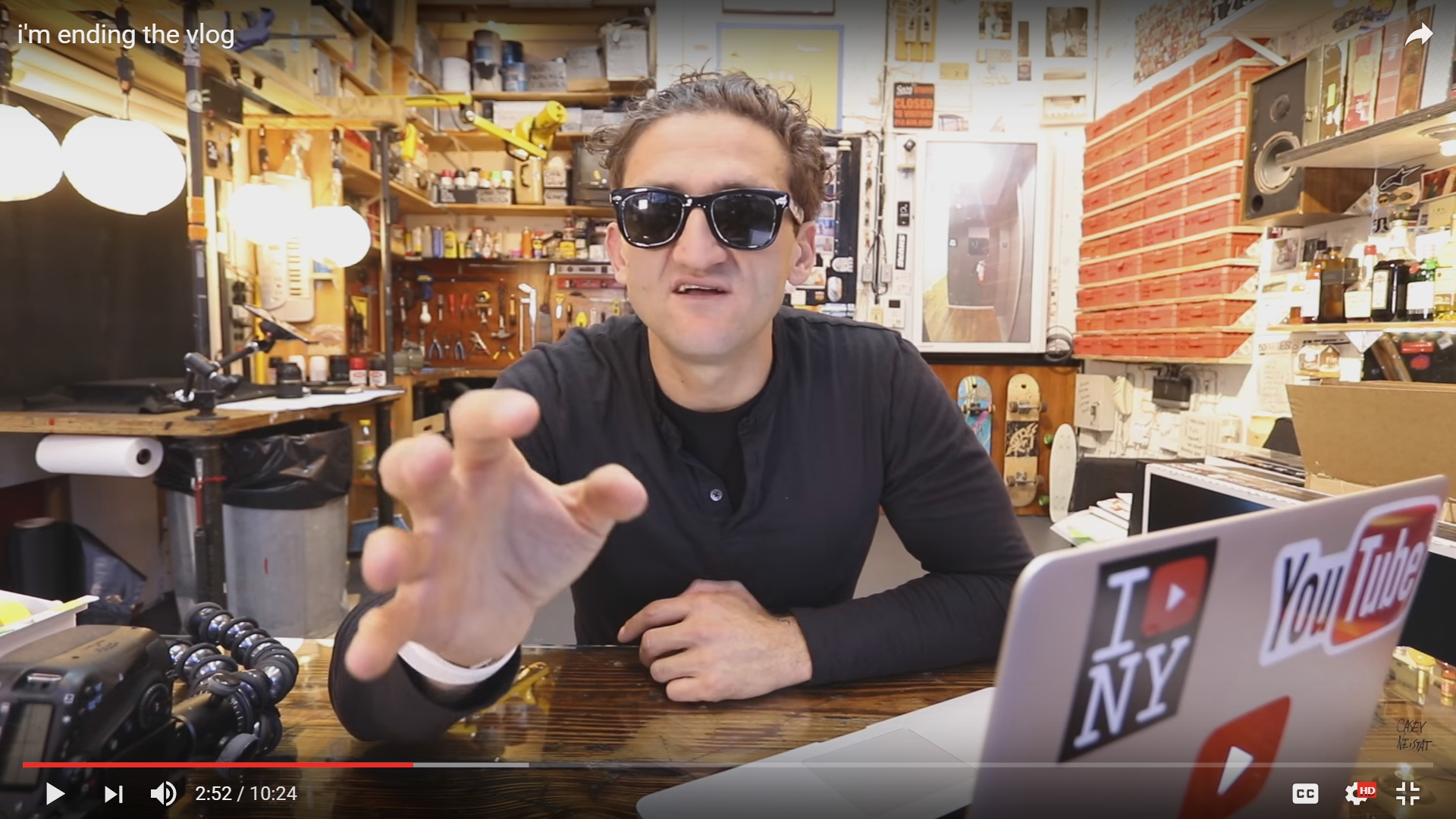 Casey Neistat. End vlog.