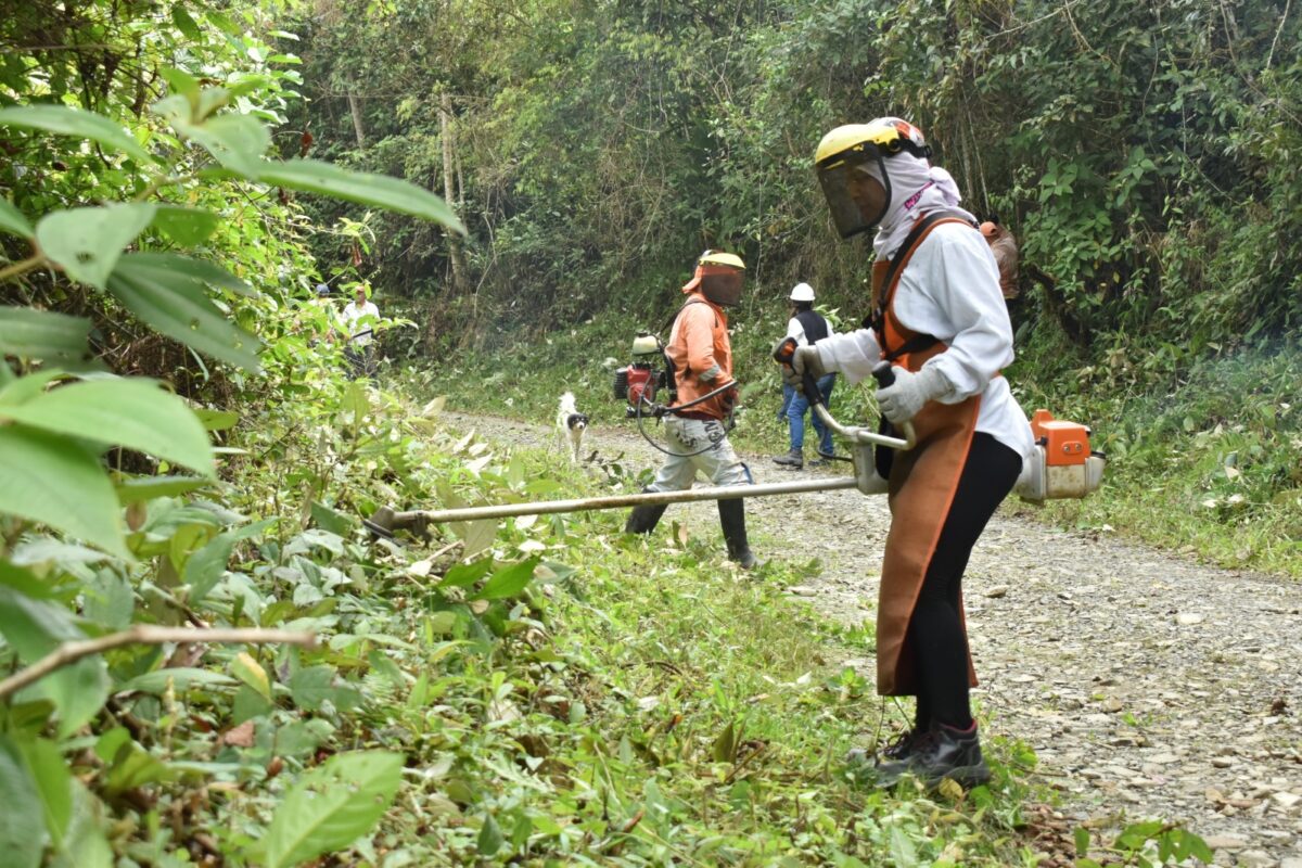 Con trabajo comunitario recuperaron vía rural en la vereda El Diamante de Buga