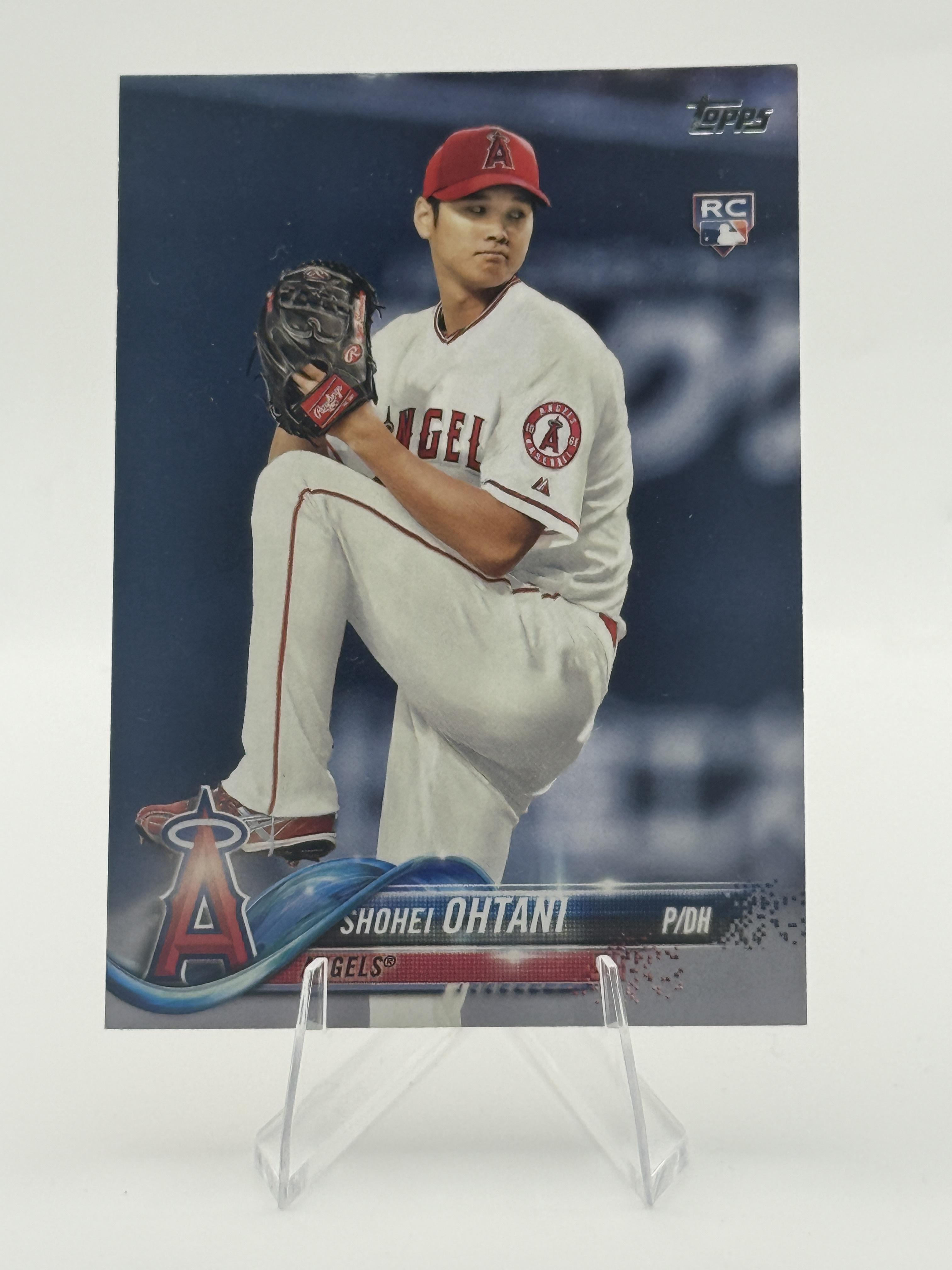 Shohei Ohtani Rookie 2018 Topps #700 White Jersey Pitching Near Mint