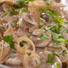 Côtes de veau à la crème et aux champignons