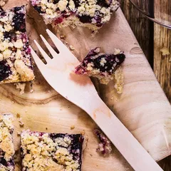 Crumble facile pommes et confiture de myrtilles