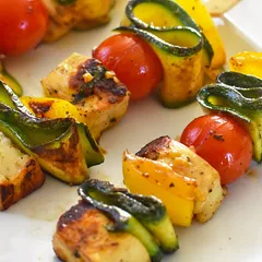 Brochettes halloumi et légumes d'été