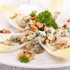Salade d'endives aux roquefort et noix