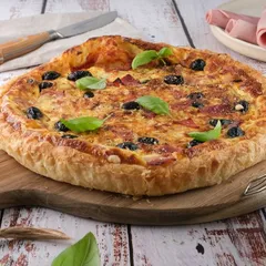 Quiche jambon, fromage, tomate, olives