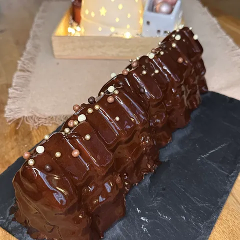 Buche 3 chocolats, moelleux chocolat et croustillant praliné