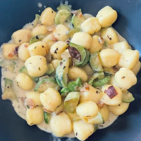 Gnocchi courgettes, jambon et gorgonzola (optionnel)
