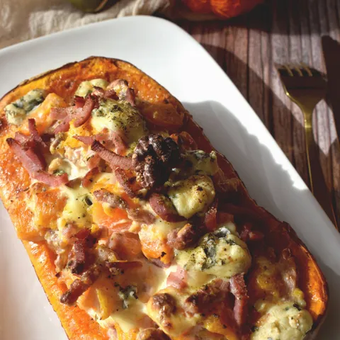 Butternut farcie à la fourme d'Ambert aux lardons de bacon et aux noix