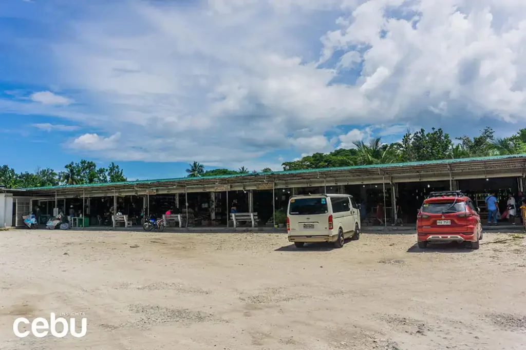 Wide shot of the shoe business center in Carcar