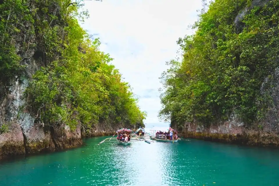 Wide shot of the Bojo River in Aloguinsan