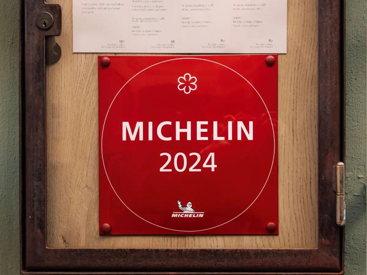A Michelin Guide Star plaque from Italy