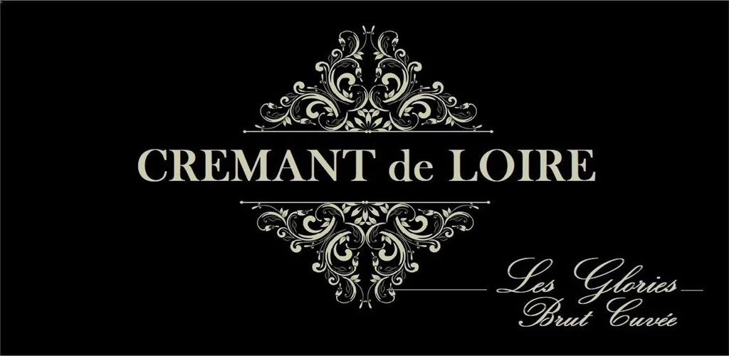 Cremant de Loire Brut Rose Bottle
