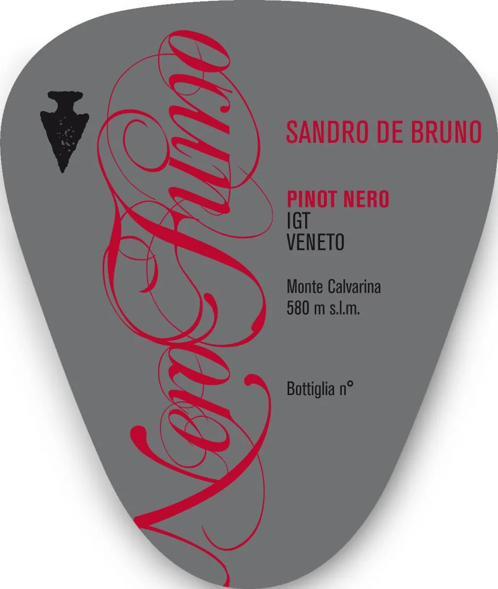 Veneto Nero Fumo Pinot Nero Bottle