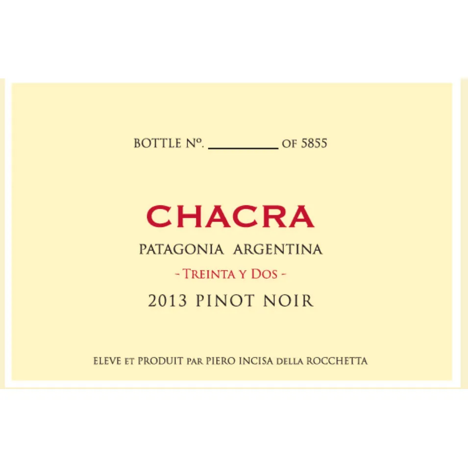 Treinta y Dos Pinot Noir Bottle