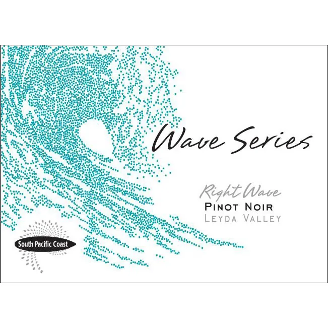 Carmen Wave Series Right Wave Pinot Noir Bottle