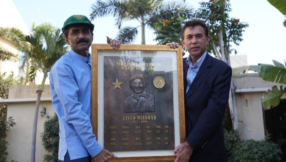 Javed Miandad formally inducted into the PCB Hall of Fame