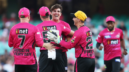 BBL 11 | Sean Abbot takes 'catch of the summer' to dismiss Chris Lynn