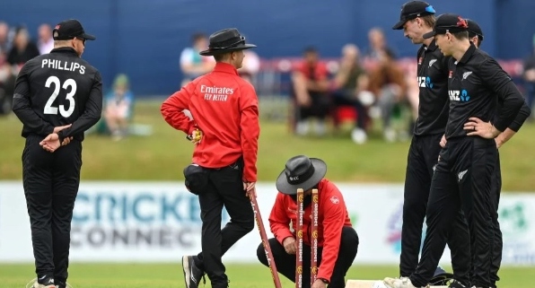 Bizarre Incident denies Blair Tickner from taking Simi Singh's wicket