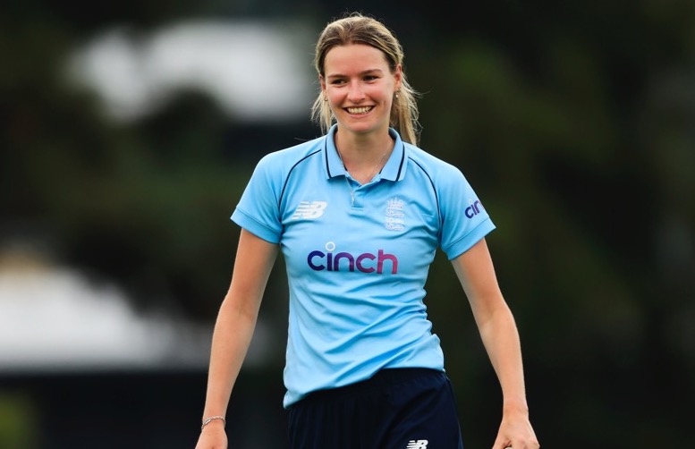 Lauren Bell excited to share the dressing room with Katherine Brunt