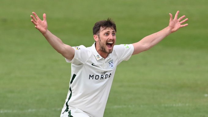 Ed Barnard joins Warwickshire for a three year deal