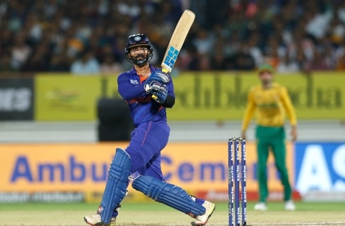 The cricketing world reacts to Dinesh Karthik's match-winning knock