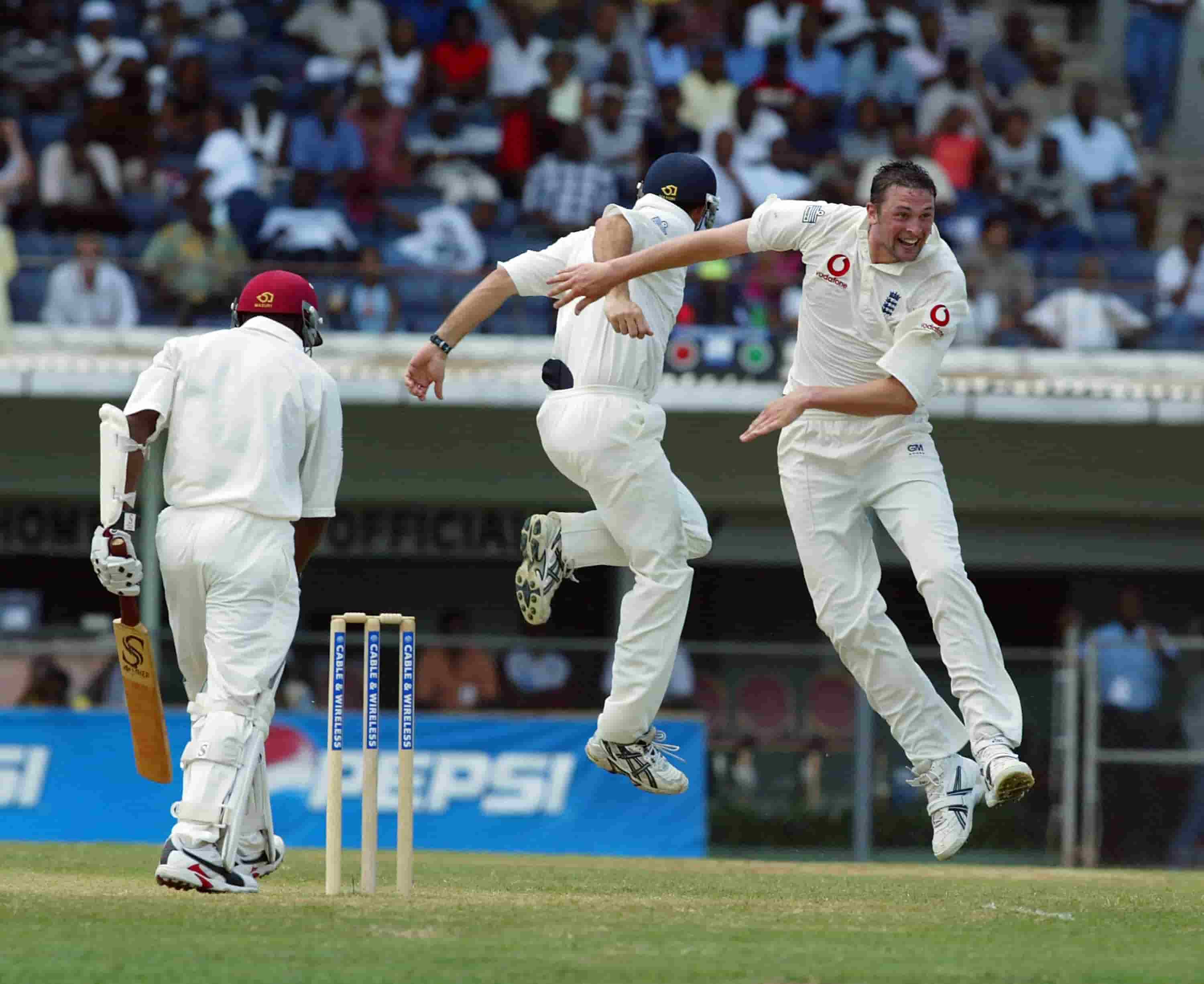 Yorkshire employs Sidebottom, Harmison to coaching staff for interim period