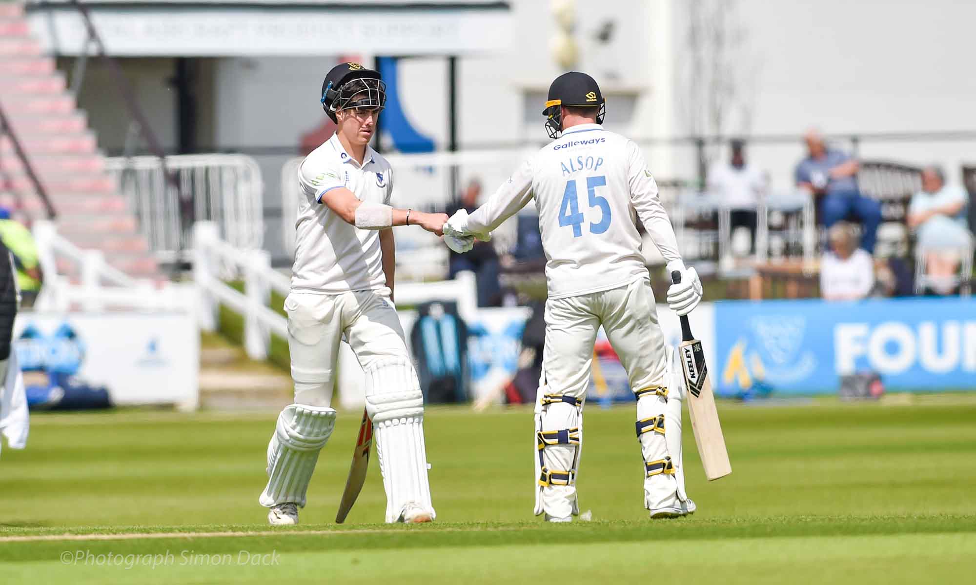 County Championship 2022 Division II | Runs galore for Sussex but Middlesex strike back with crucial breakthroughs