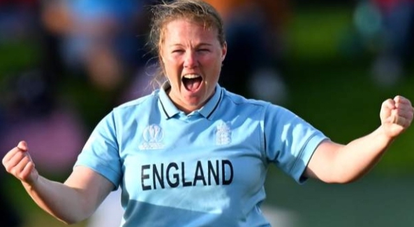 Anya Shrubsole signs up with Southern Vipers as player-coach for the 2022 summer