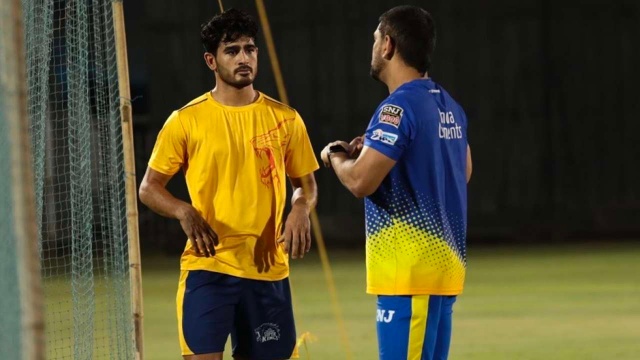 IPL 2022 | 'Pressure nahi lena, bass run mat dena, wicket ayega' - MS Dhoni's pep talk to Mukesh Choudhary