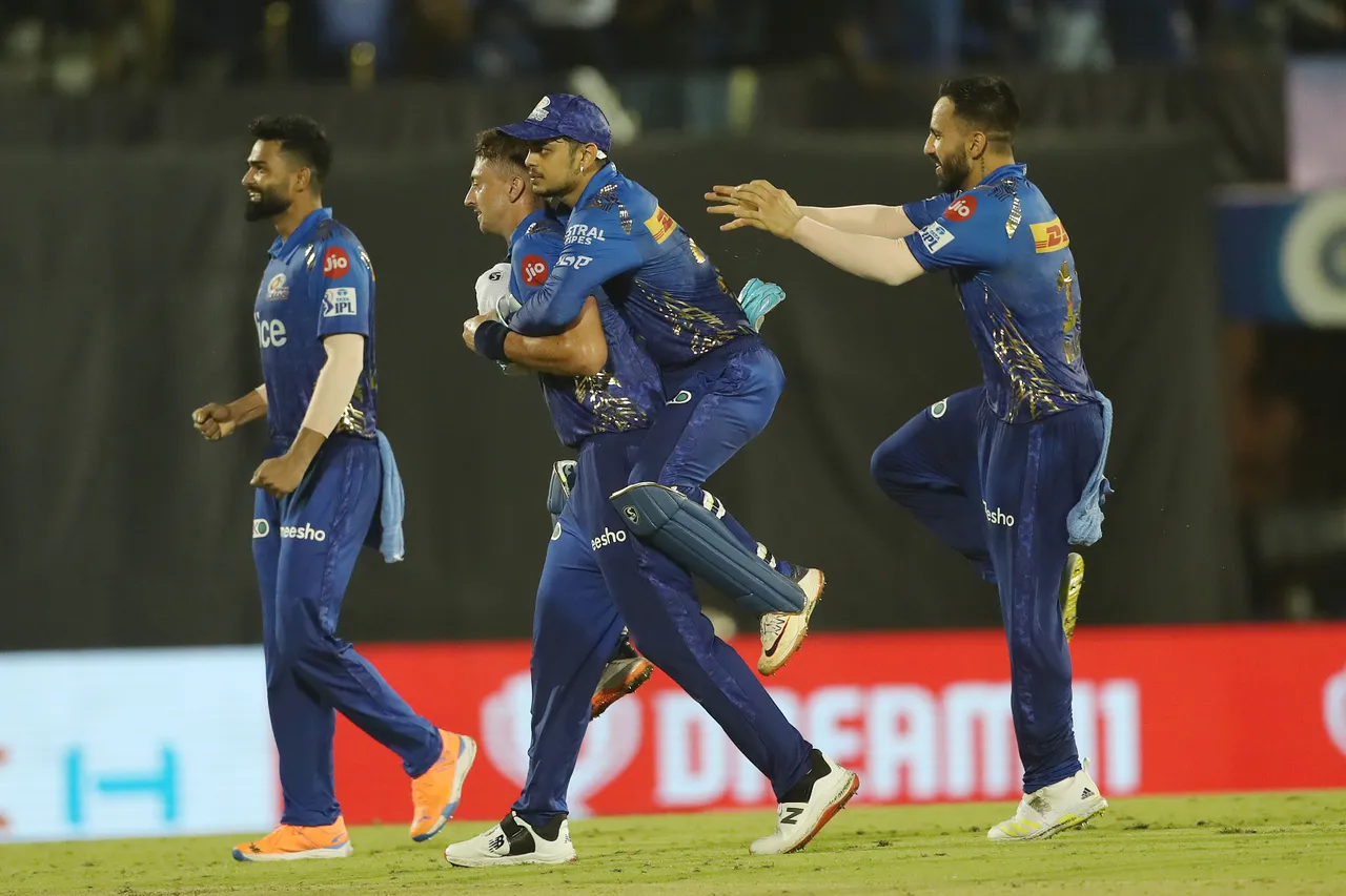 IPL 2022 |  Sams' final over heroics help MI pull off a jail-break against GT