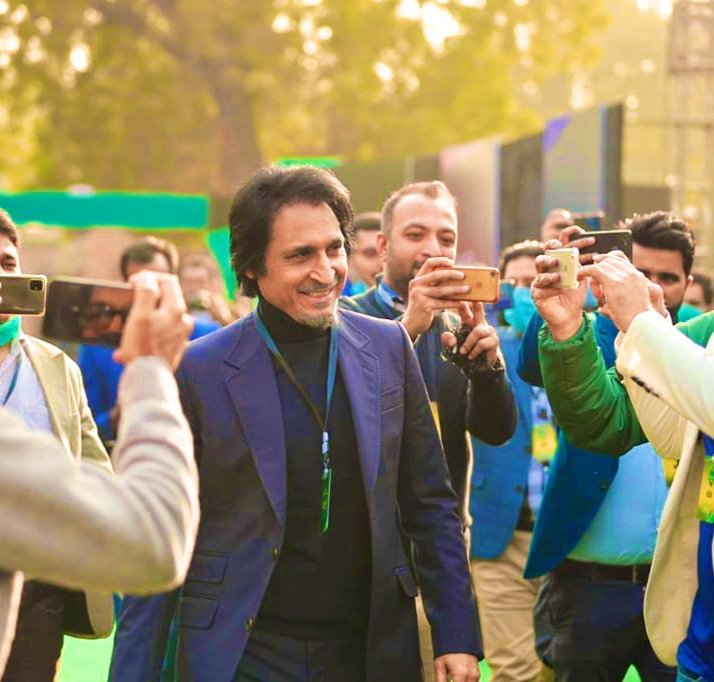 Imran Khan expects Ramiz Raja to fight for his position till 'the last ball'