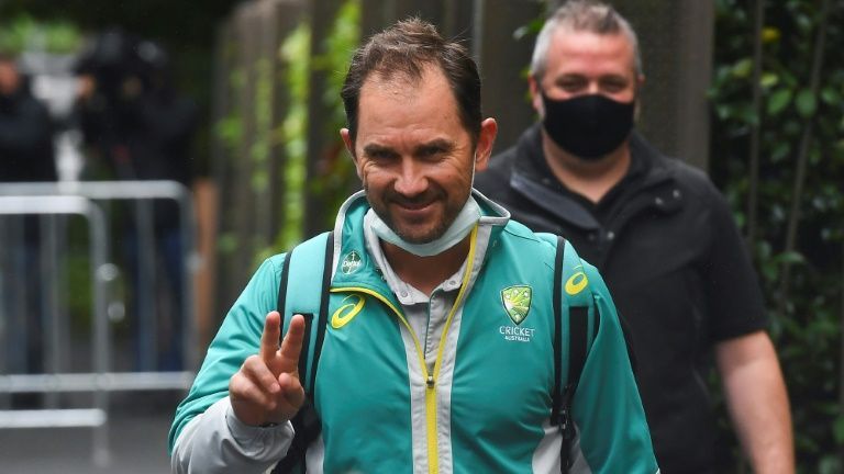Justin Langer looking to extend contract after getting 'full support' from players  