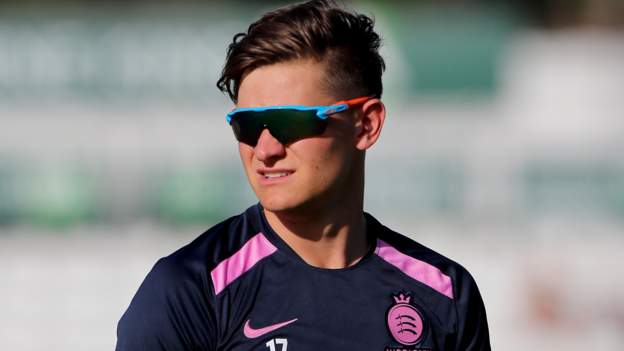 Jack Davies signs contract extension with Middlesex