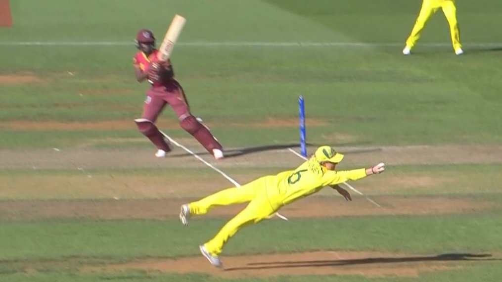 WATCH | Beth Mooney claims one-handed stunner to dismiss Rashada Williams