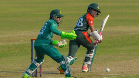 Nurul & Mahedi Hasan's resistance helps Bangladesh scramble to a fighting total