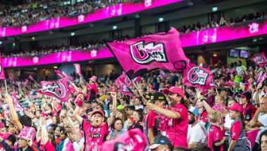 Watch | Sydney Sixers send assistant coach Jay Lenton as runner in final ball of BBL Challenger