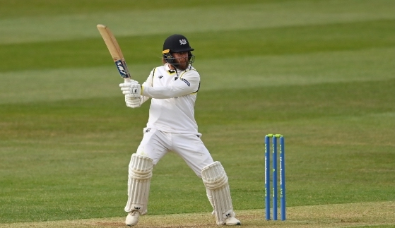 County Championship 2022 Division One | Dent, Harris pile runs as game heads towards draw