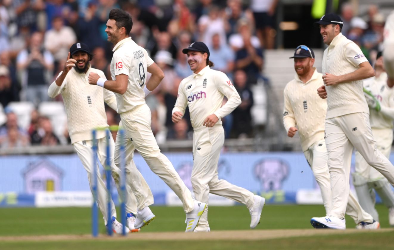 Fresh from Lord's verbal battles, James Anderson leads England fightback in Leeds