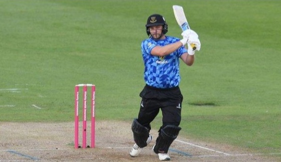 Luke Wright quits Sussex T20 captaincy