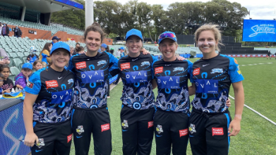 Adelaide Strikers seal final four after butchering Sydney Sixers in a 8-wicket victory