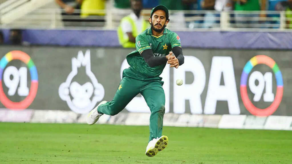 Hasan Ali issues statement after fierce trolling for dropping Matthew Wade's catch