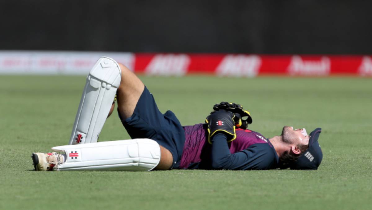 Foakes faces drastic on-field collision with Overton, but takes field back after passing concussion test