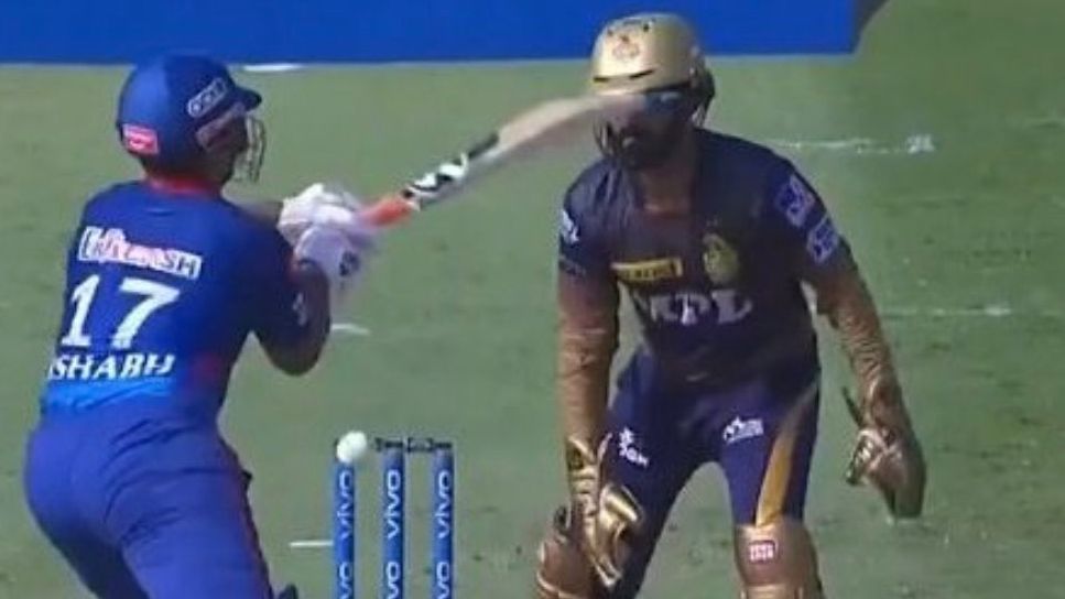 Watch | Rishabh Pant almost smashes Dinesh Karthik's face