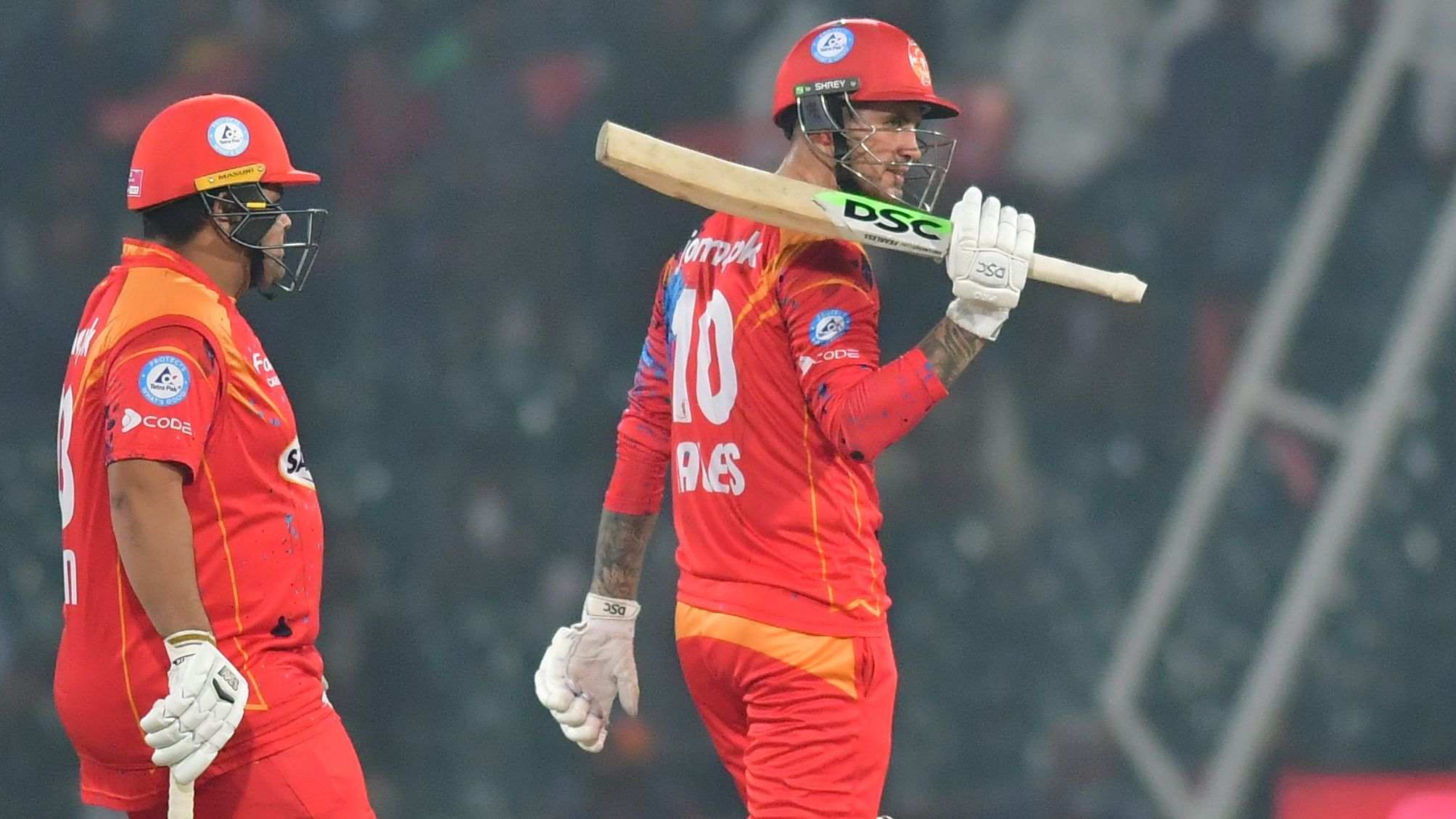 PSL 2022 | Islamabad United hold nerves to clinch win & stay alive in competition  