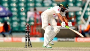 PAK vs AUS | 3rd Test: Cummins, Starc steal the show with swing and pace on Day 3