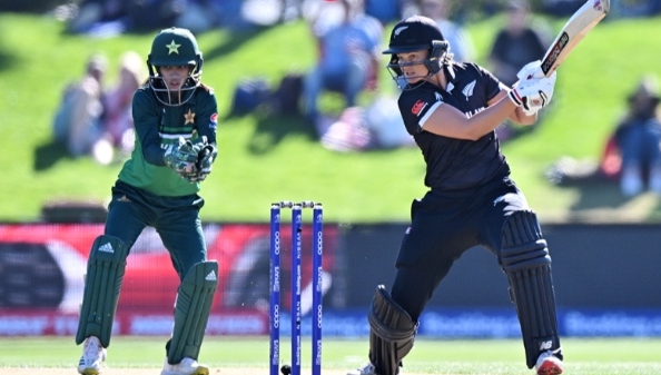 ICC Women's CWC 2022 | NZ-W vs PAK-W | Suzie Bates, Hannah Rowe's magic take White Ferns over the line