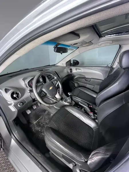 Chevrolet SONIC 1.6 LTZ M/T 2014
