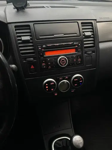 Nissan Tiida 1.8 Tekna 2012