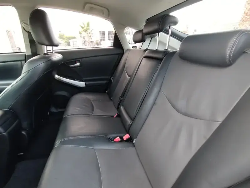 Toyota Prius 1.8 CVT L/12 2013